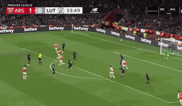 1712178372986090305.gif 史密斯罗被扑.gif