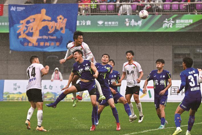 半岛体育-雨中鏖战,嘉兴队客场憾负